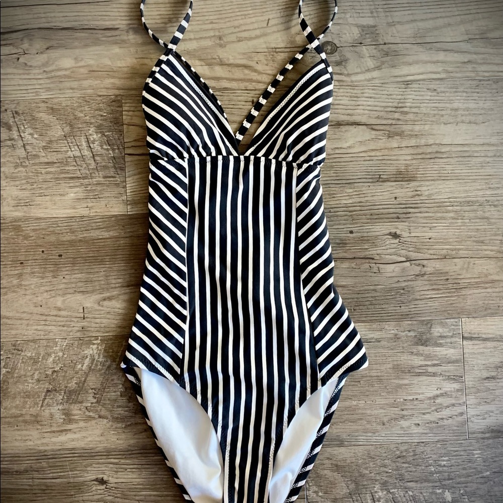 :: SOLD :: Land’s End One-Piece Swimsuit